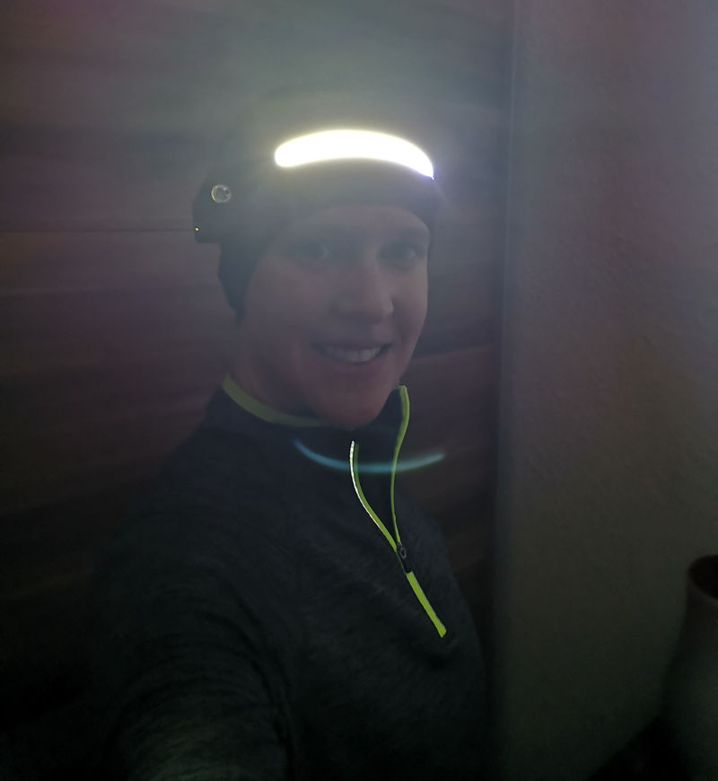 Marathontraining am Abend mit Stirnlampe