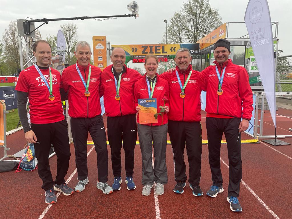 Alle Marathon-Finisher vom Cierpinski Sport Lauftreff beim OEM