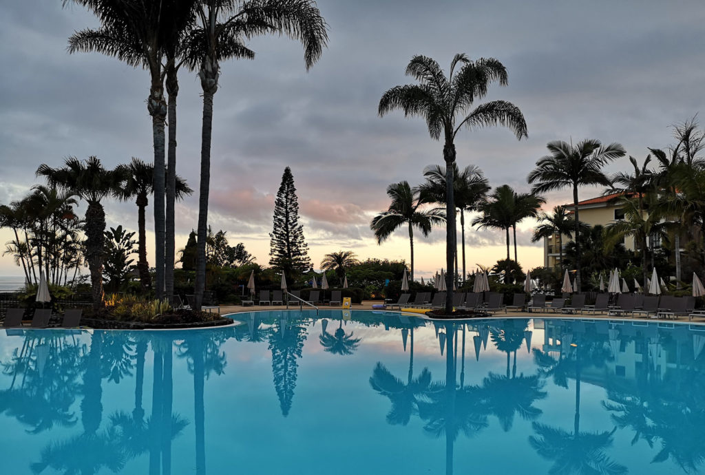 Relaxen im Hotel am Pool auf Madeira
